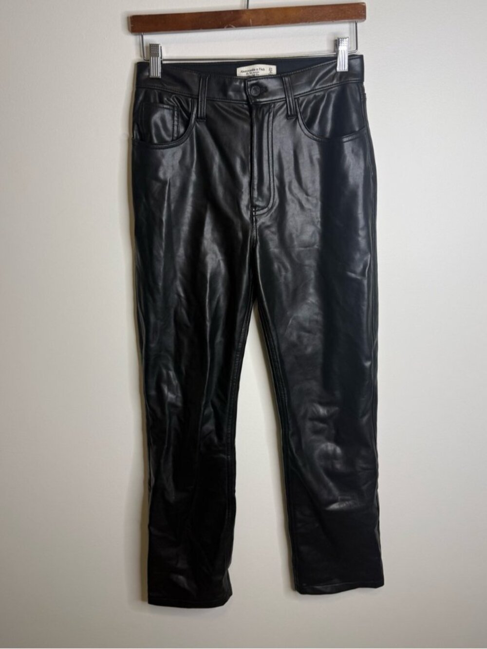 Abercrombie & Fitch 90s Straight Ultra High Rise Vegan Leather Pant sz 27/4